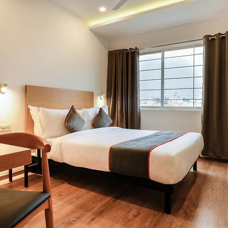 Super Townhouse The Landmark Indore Bagian luar foto